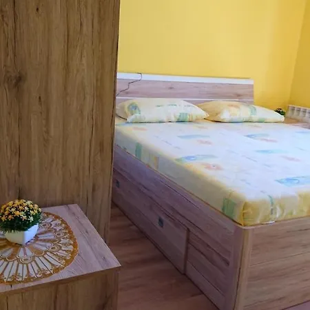 Grosse In Kampor Mit Eigenem Balkon Apartment Rab Town