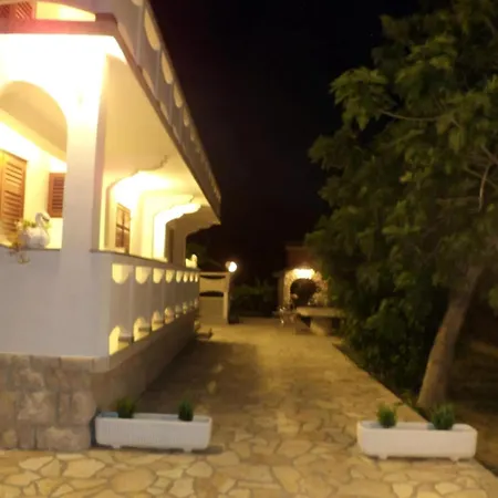 Grosse In Kampor Mit Eigenem Balkon Rab Town